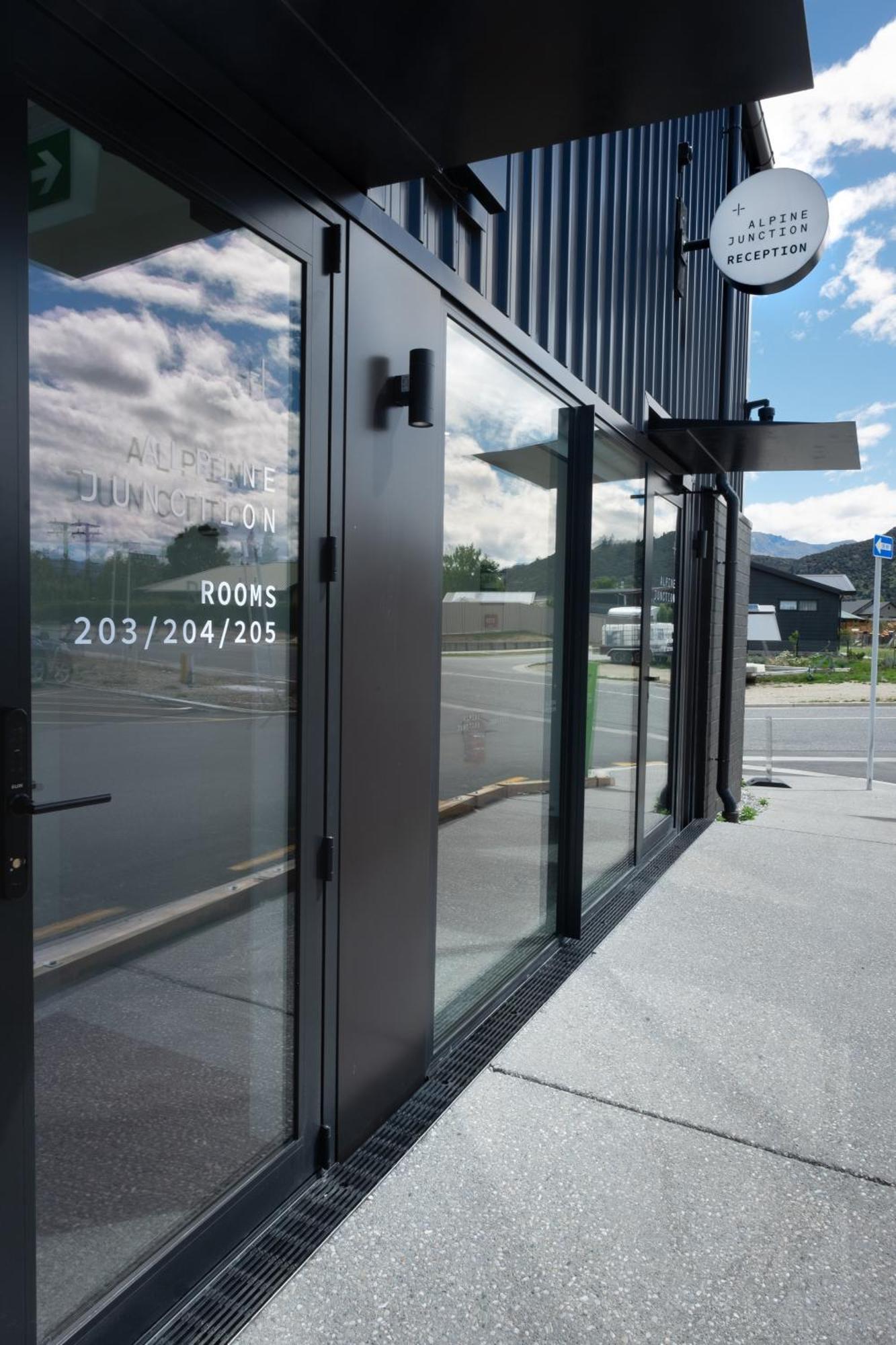 Alpine Junction Townhouse Apartments, Lodge & Hotel Wanaka Zewnętrze zdjęcie